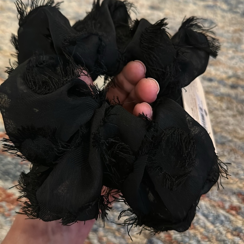 Kitsch Satin Brunch Scrunchie Softer than Silk Scrunchies for Hair(Frayed Black) - Picture 3 of 12